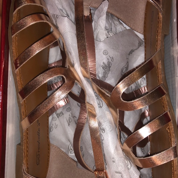 Never worn - Picture 3 of 3